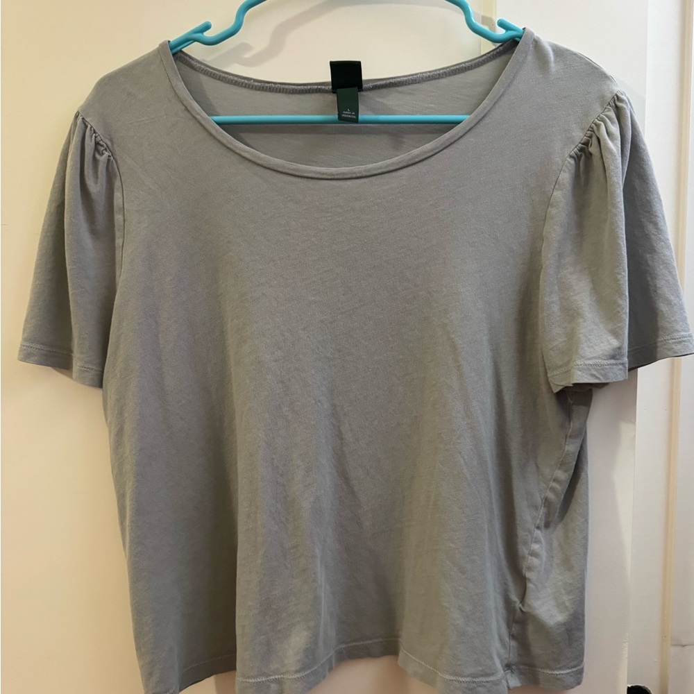 Lightweight gray top